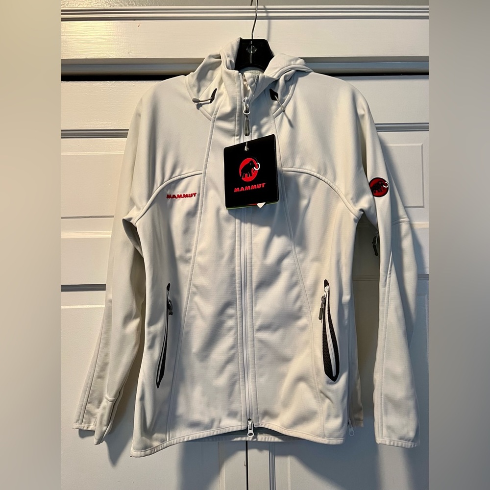 Mammut Women’s Large White Softshell Ultimate Hoodie.